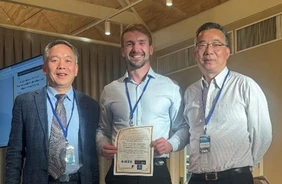 Professor Shane Xie, Marcel Kettelgerdes, and Professor Peter Xu at the prize-giving ceremony for the Best Paper Award (Photo: THI).