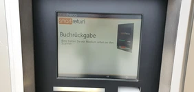 Buchrückgabeautomat am Haupteingang