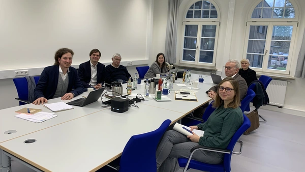 Das Team des Nachhaltigkeits-Campus im Gespräch mit den Bundestagsabgeordneten Bernhard Daldrup (2.v.r.) und Andreas Mehltretter (2.v.l.) (Foto: THI).