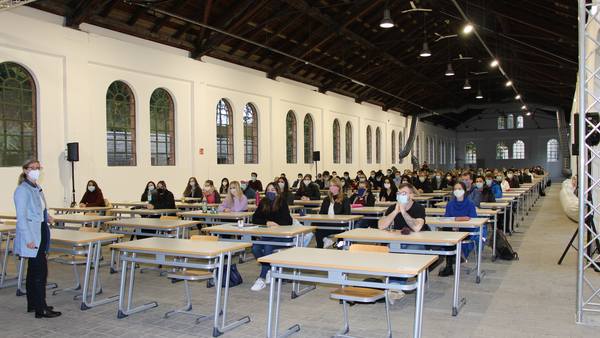 THI students at a lecture in the Klenzepark drill hall